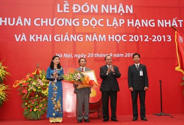 Hanoi Foreign Trade University begins new academic year - ảnh 1